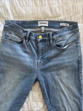 FRAME Light Wash Skinny Jeans
